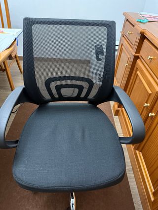 Silla de oficina negra