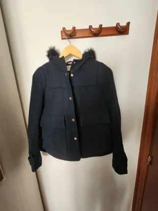 Abrigo corto Zara capucha azul marino