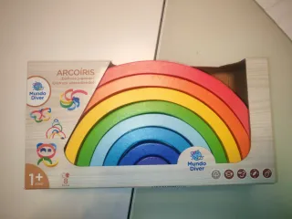 Arcoíris de madera Mundo Diver 8 piezas.