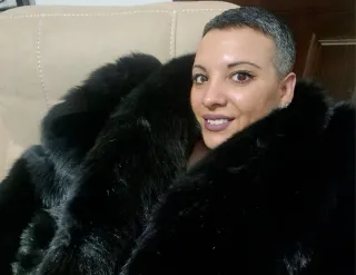 Abrigo de piel negro de alta calidad