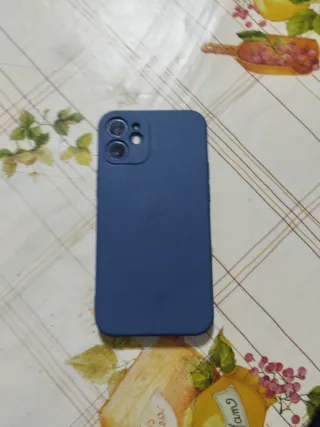 iPhone 12 mini blu con schermo rotto