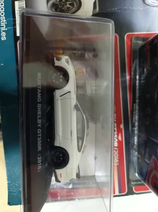 Ford Mustang GT390 (1968) y Shelby GT350R (2016)