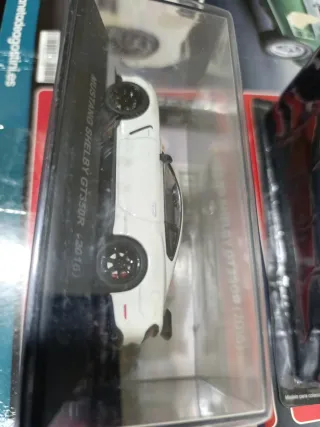 Ford Mustang GT390 (1968) y Shelby GT350R (2016)