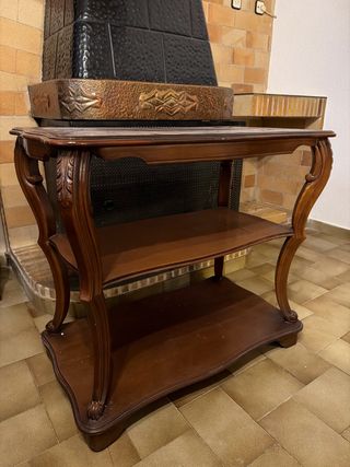 Mueble auxiliar de madera maciza – estilo clásico