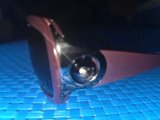 Gafas de sol moradas y azules