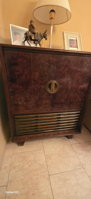 Mueble antiguo radio y tocadiscos, coleccionistas