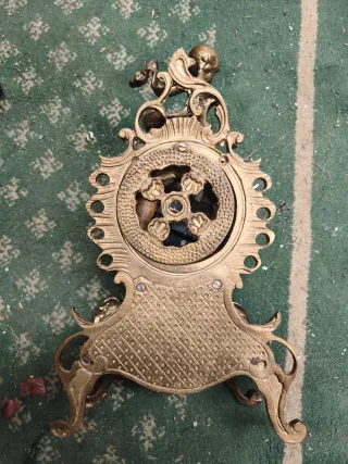 Reloj de sobremesa dorado con figura dorado decora