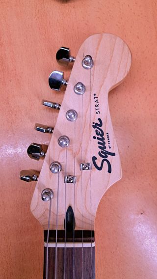 Squier Stratocaster Fender + Pack Completo