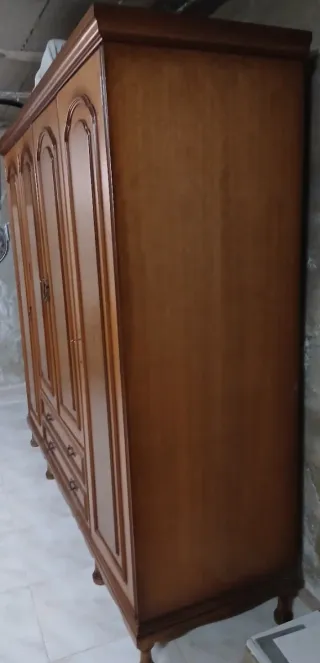 Armario de madera clásica 4 puertas y cajoneras