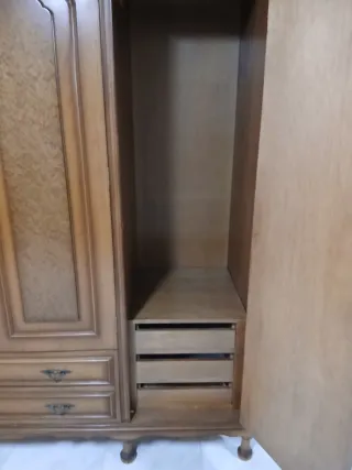 Armario de madera clásica 4 puertas y cajoneras