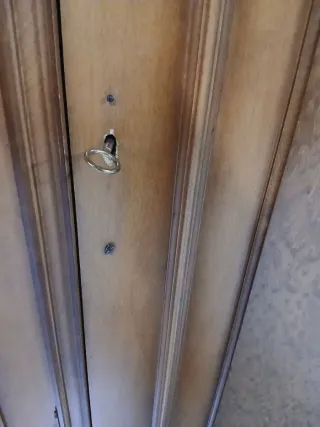 Armario de madera clásica 4 puertas y cajoneras