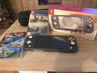 Nintendo Switch Lite + 2 Juegos