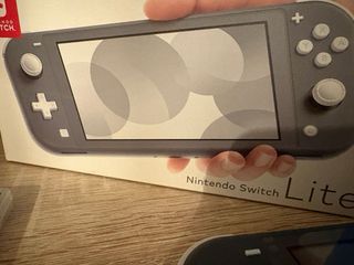 Nintendo Switch Lite + 2 Juegos