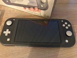 Nintendo Switch Lite + 2 Juegos