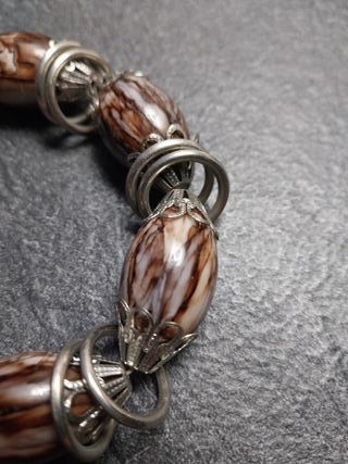 Bracciale perle marroni e anelli bigiotteria