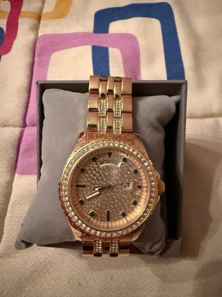 Reloj Guess Dorado con Cristales