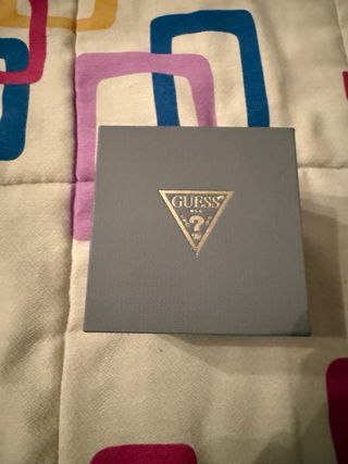 Reloj Guess Dorado con Cristales