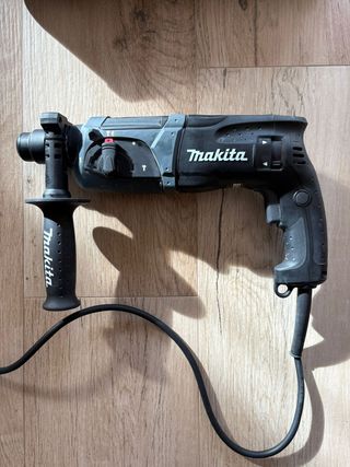 Taladro Makita HR2470BX40 con maletín