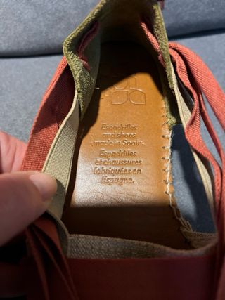 Alpargatas Naguisa caqui y Rojo