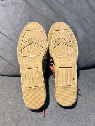 Alpargatas Naguisa caqui y Rojo