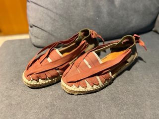 Alpargatas Naguisa caqui y Rojo