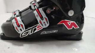 Esquís Rossignol Open 500 con bastones y botas.