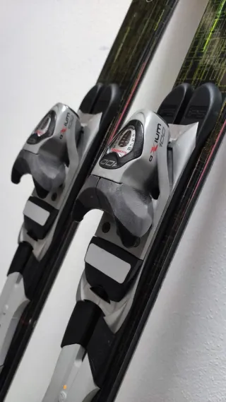 Esquís Rossignol Open 500 con bastones y botas.