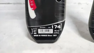 Esquís Rossignol Open 500 con bastones y botas.