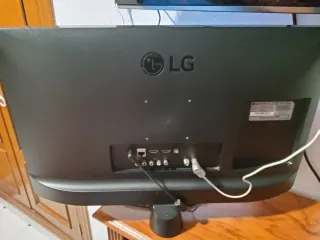 Televisor LG Smart TV 24 con Mando