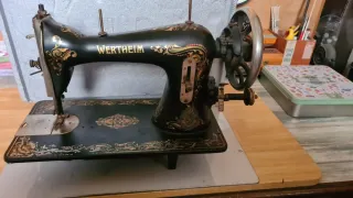 Máquina de coser Wertheim antigua