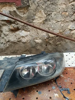 Faro BMW E90 Valeo 6942721-07