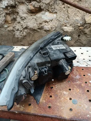 Faro BMW E90 Valeo 6942721-07