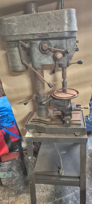 Taladro industrial de columna marca HEDISA