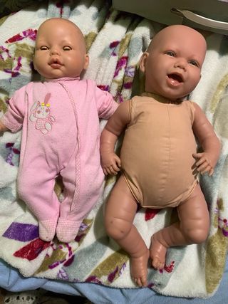 2 Bebés Muñecos 40 y 35 cm. Para que los mires los