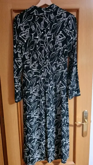 Vestido camisero estampado blanco y negro