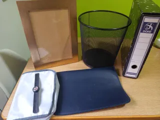 Lote Oficina: Marco, Papelera, Carpeta y Reloj