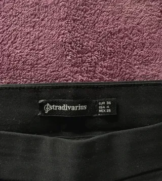 Pantalón pinzas negro Stradivarius