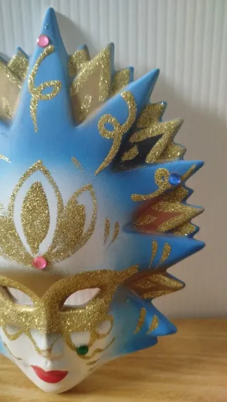 Maschera decorativa ceramica blu e oro