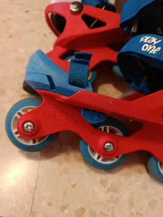 Patines Niño talla 28-30 ajustable.