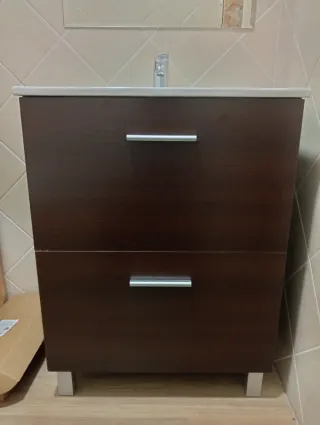 Mueble lavabo y grifo
