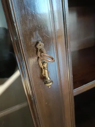 Aparador de lujo con vitrina