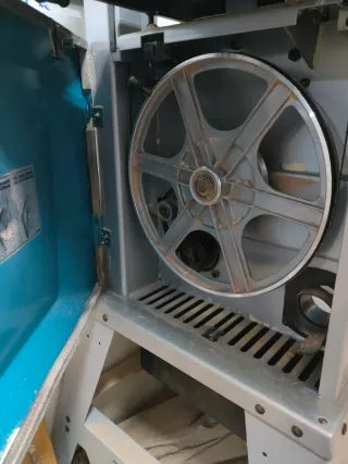 Sierra de cinta Makita LB1200F mas extras