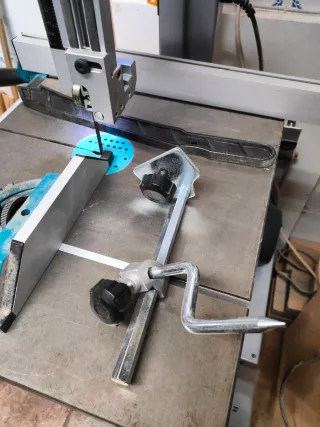 Sierra de cinta Makita LB1200F mas extras