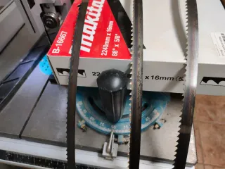 Sierra de cinta Makita LB1200F mas extras