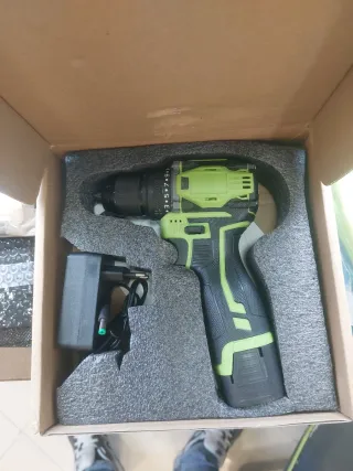 Taladro Eléctrico Inalámbrico Verde