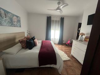 Colchón y base de madera