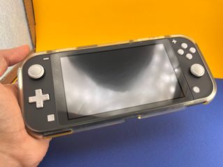 Nintendo Switch Lite + 3 Giochi