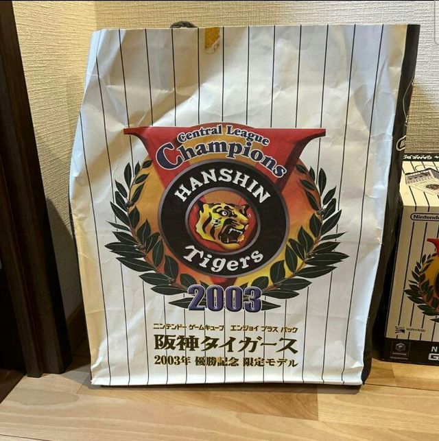 Nintendo GameCube Hanshin Tigers + GBP