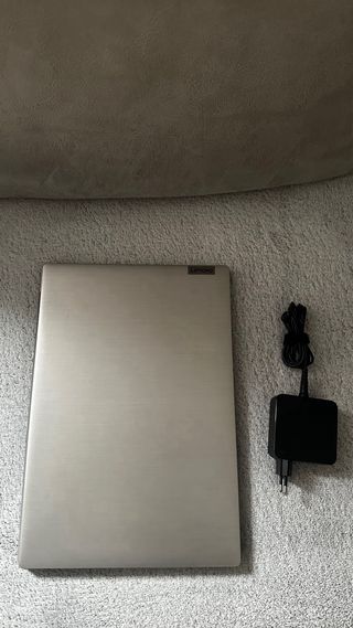Portátil Lenovo Gris y Plata