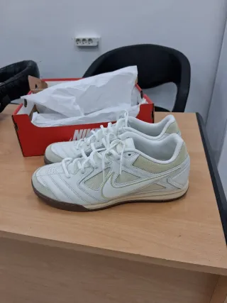 Zapatillas Nike Talla 44 Blancas y Beige